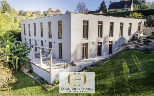 Sarlat-la-Canéda (24200) Villa d'architecte. Atypique et ethnique: 280 m2 hab sur 2700 m2 de terrain.