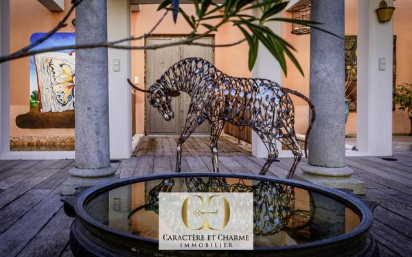 Sarlat-la-Canéda (24200) Villa d'architecte. Atypique et ethnique: 280 m2 hab sur 2700 m2 de terrain.