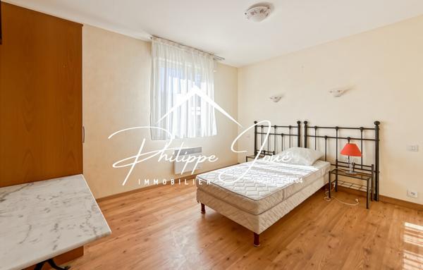 Murs Et Fonds De Commerce de 836 m²