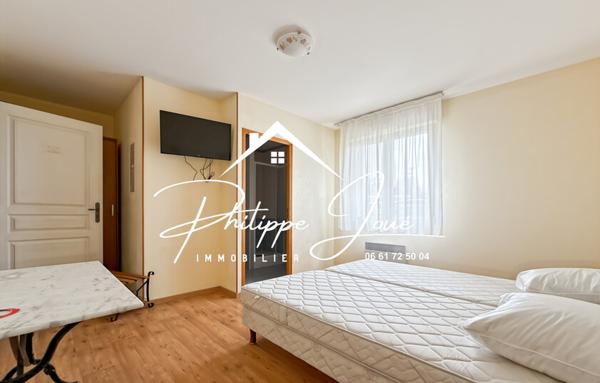 Murs Et Fonds De Commerce de 836 m²