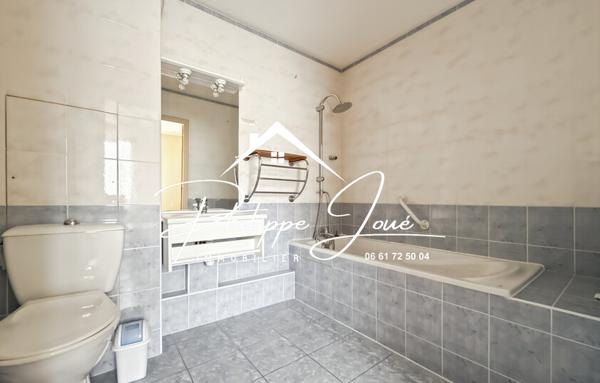 Murs Et Fonds De Commerce de 836 m²