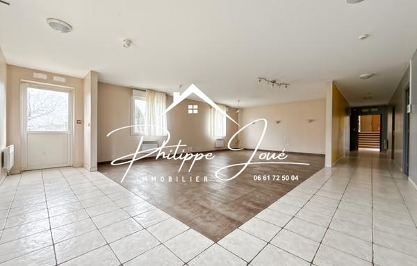 Murs Et Fonds De Commerce de 836 m²