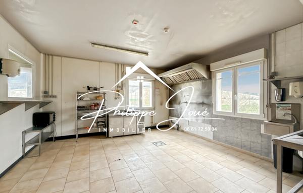 Murs Et Fonds De Commerce de 836 m²