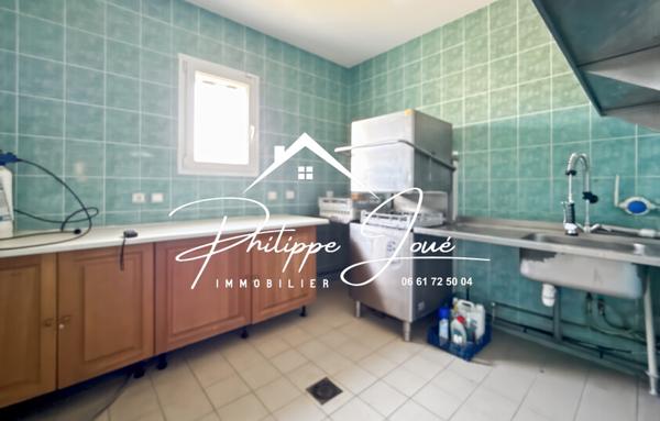 Murs Et Fonds De Commerce de 836 m²