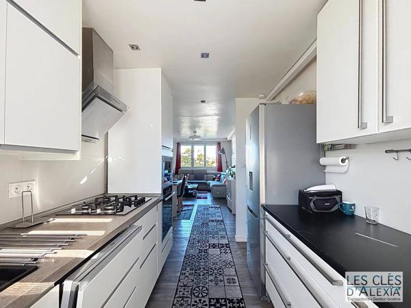 T3 - VILLEURBANNE - TRAVERSANT DE 58,31 M² – VUE DÉGAGÉE - AVEC CAVE ET PARKING