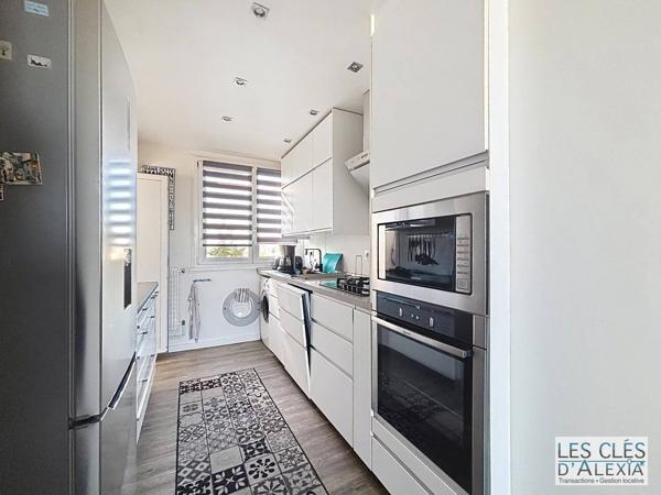 T3 - VILLEURBANNE - TRAVERSANT DE 58,31 M² – VUE DÉGAGÉE - AVEC CAVE ET PARKING
