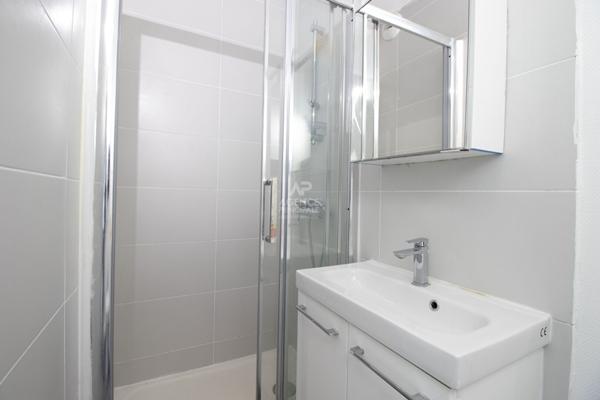 PARIS 17EME - METRO BROCHANT ET GUY MOQUET - RUE DES MOINES. €215 000 ** - Référence 6587-AH