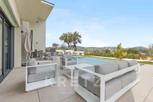 Sainte-Maxime, Villa récente au Sémaphore.