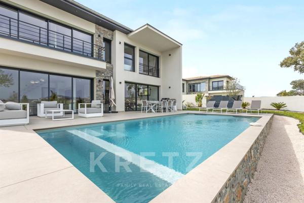 Sainte-Maxime, Villa récente au Sémaphore.