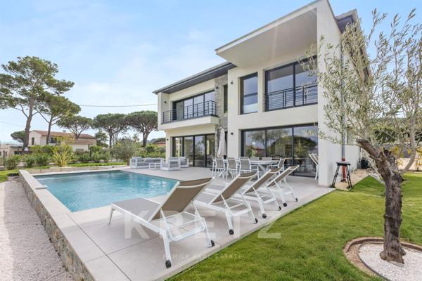 Sainte-Maxime, Villa récente au Sémaphore.