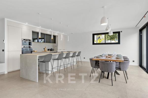 Sainte-Maxime, Villa récente au Sémaphore.