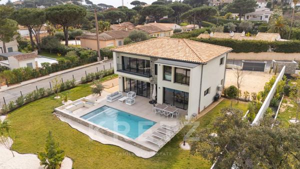 Sainte-Maxime, Villa récente au Sémaphore.