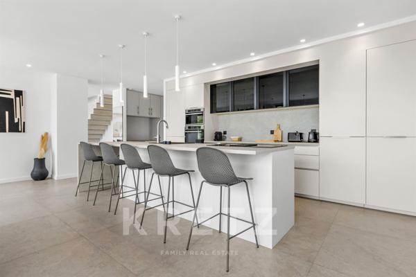 Sainte-Maxime, Villa récente au Sémaphore.