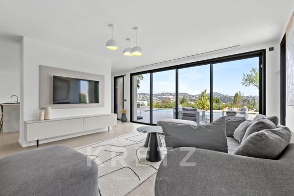 Sainte-Maxime, Villa récente au Sémaphore.