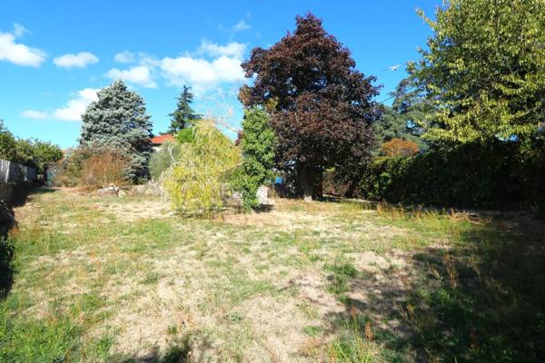 TERRAIN CONSTRUCTIBLE DE 713 M2