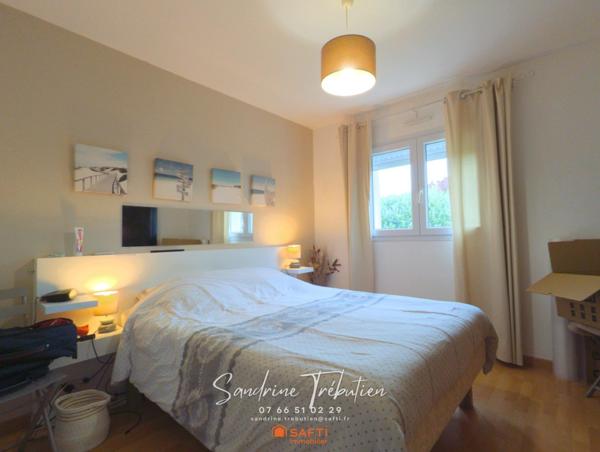 Un compromis parfait: un environnement calme , la proximité des commerces !