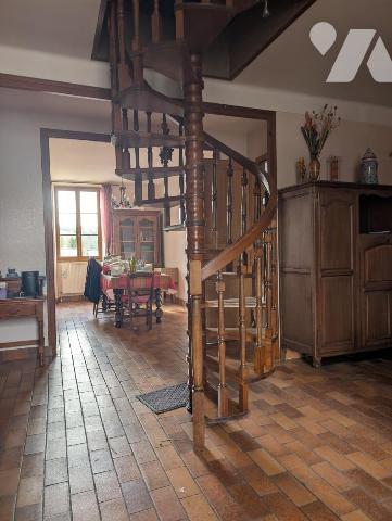 Immeuble composé de 3 appartements + caves en sous-sol 