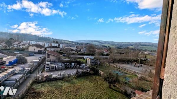 Immeuble composé de 3 appartements + caves en sous-sol 