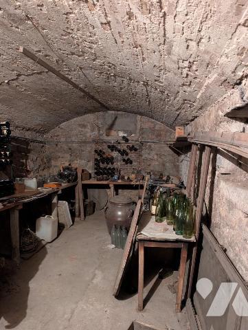 Immeuble composé de 3 appartements + caves en sous-sol 