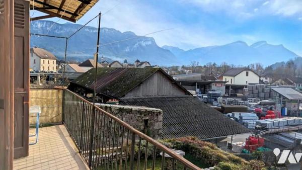 Immeuble composé de 3 appartements + caves en sous-sol 