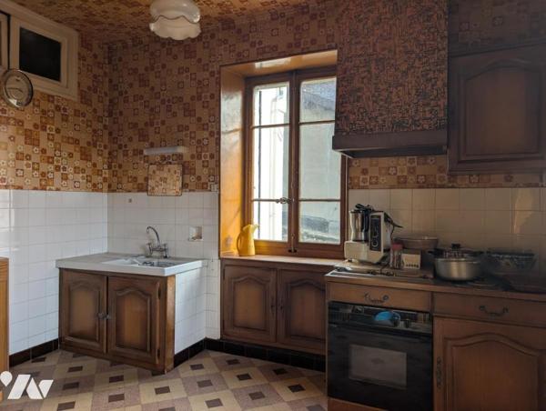 Immeuble composé de 3 appartements + caves en sous-sol 