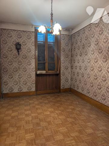 Immeuble composé de 3 appartements + caves en sous-sol 