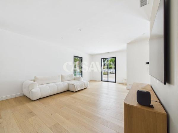 Vente Maison 5 pièces de 152m² - 33850 Léognan