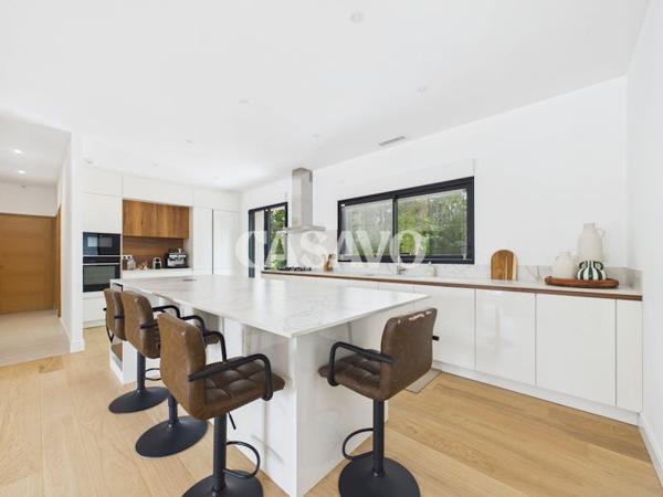 Vente Maison 5 pièces de 152m² - 33850 Léognan
