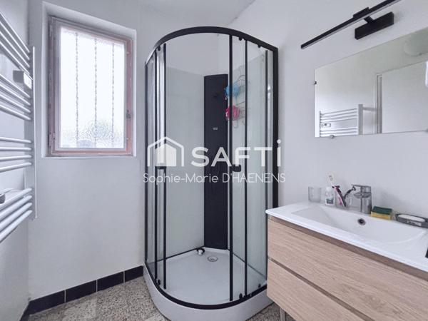 Maison de plain-pied au calme avec jardin et garage