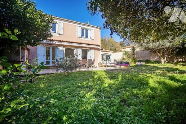 Charmante maison lumineuse avec jardin sans vis-à-vis, 3 chambres, garage proche commerces et écoles