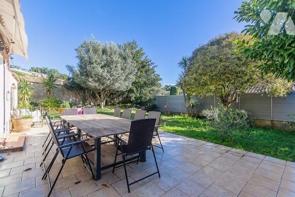 Charmante maison lumineuse avec jardin sans vis-à-vis, 3 chambres, garage proche commerces et écoles