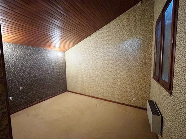 Maison Daux 5 pièce(s) 100 m2 sur 1500 m² de terrain constructible.