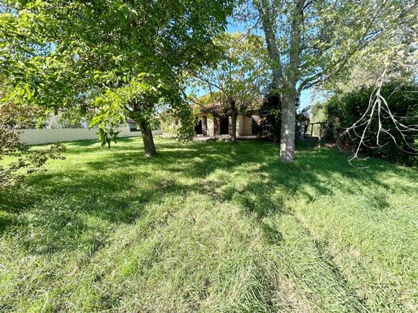 Maison Daux 5 pièce(s) 100 m2 sur 1500 m² de terrain constructible.