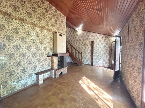 Maison Daux 5 pièce(s) 100 m2 sur 1500 m² de terrain constructible.