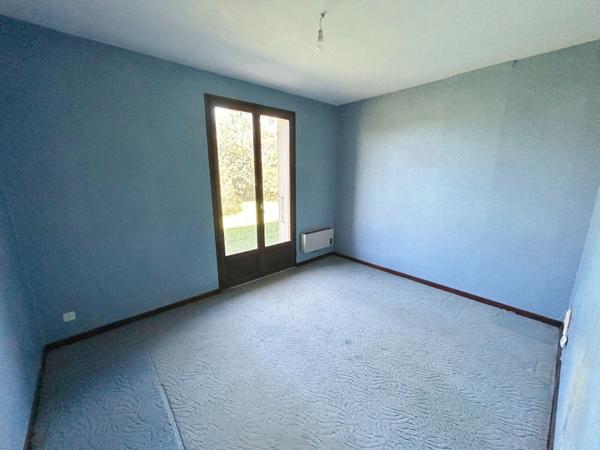 Maison Daux 5 pièce(s) 100 m2 sur 1500 m² de terrain constructible.