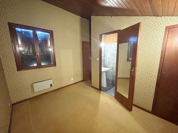 Maison Daux 5 pièce(s) 100 m2 sur 1500 m² de terrain constructible.