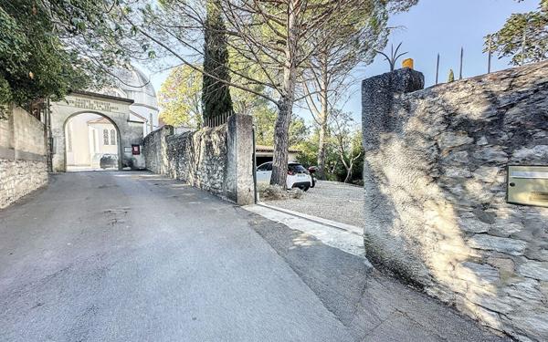 Maison à vendre    5 pièces • 241 m2 Villeneuve-lès-Avignon