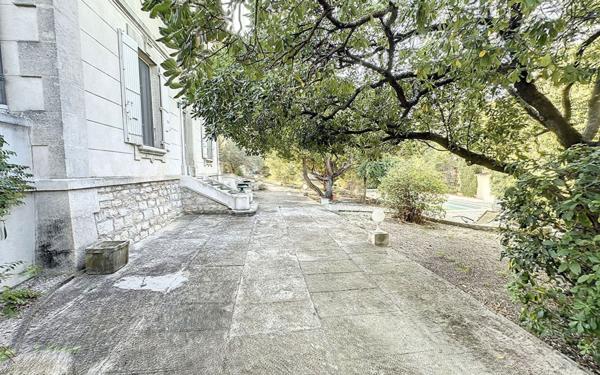 Maison à vendre    5 pièces • 241 m2 Villeneuve-lès-Avignon