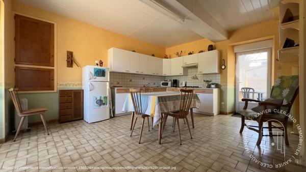 Maison Genneton 7 pièce(s) 149.59 m2 , Genneton