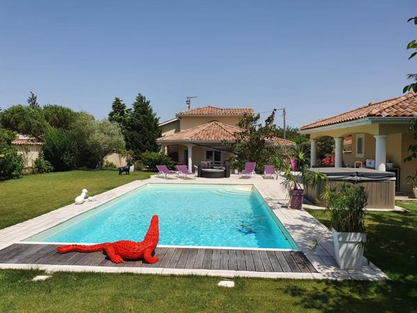 MAISON CLIMATISEE AVEC PISCINE ET JACUZZI- 150 m2 – EXTERIEUR 1300 m2 – 69330 MEYZIEU SECTEUR DU GRAND LARGE