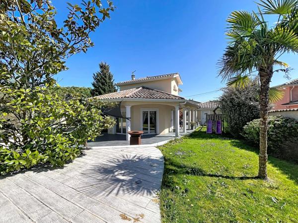 MAISON CLIMATISEE AVEC PISCINE ET JACUZZI- 150 m2 – EXTERIEUR 1300 m2 – 69330 MEYZIEU SECTEUR DU GRAND LARGE