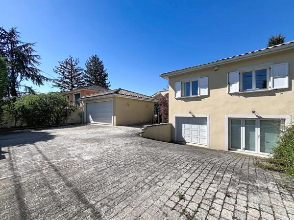 MAISON CLIMATISEE AVEC PISCINE ET JACUZZI- 150 m2 – EXTERIEUR 1300 m2 – 69330 MEYZIEU SECTEUR DU GRAND LARGE