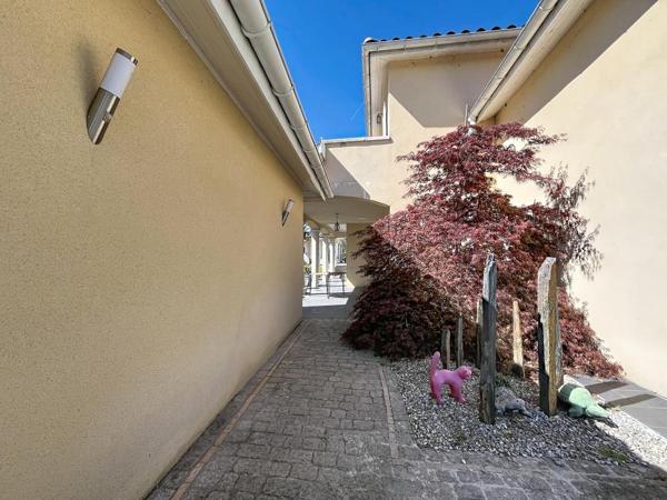 MAISON CLIMATISEE AVEC PISCINE ET JACUZZI- 150 m2 – EXTERIEUR 1300 m2 – 69330 MEYZIEU SECTEUR DU GRAND LARGE