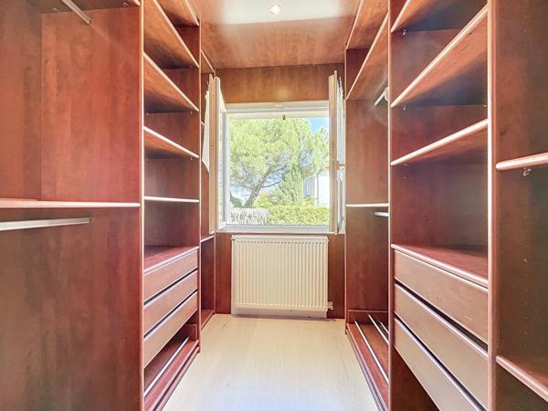 MAISON CLIMATISEE AVEC PISCINE ET JACUZZI- 150 m2 – EXTERIEUR 1300 m2 – 69330 MEYZIEU SECTEUR DU GRAND LARGE