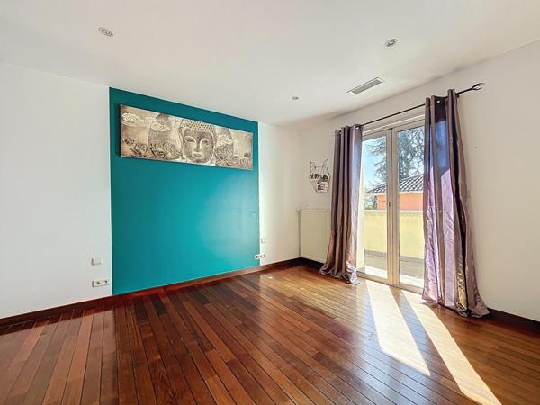 MAISON CLIMATISEE AVEC PISCINE ET JACUZZI- 150 m2 – EXTERIEUR 1300 m2 – 69330 MEYZIEU SECTEUR DU GRAND LARGE