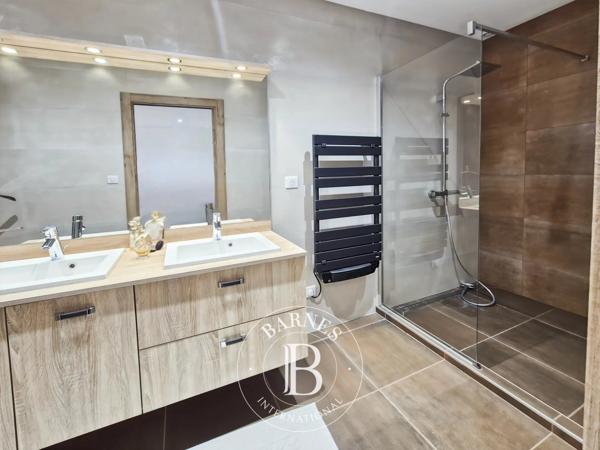 Veyre-Monton, Maison 5 Chambres -  241 m² à vendre