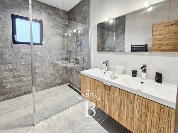 Veyre-Monton, Maison 5 Chambres -  241 m² à vendre