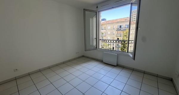 LYON 6E: STUDIO REFAIT A NEUF AC POSS. GARAGE