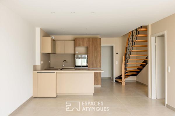 Loft contemporain en duplex et sa terrasse dans une ancienne friche industrielle