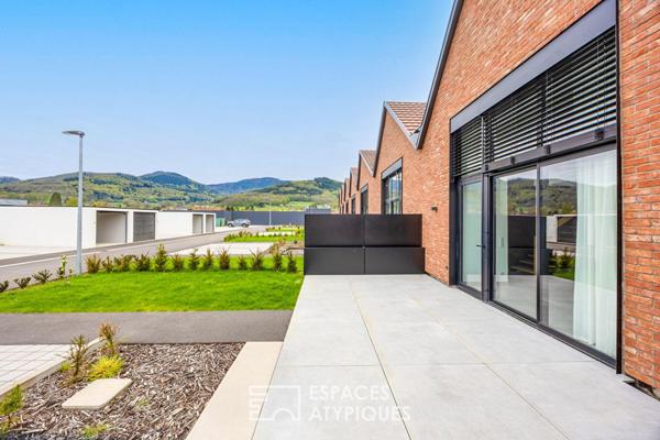 Loft contemporain en duplex et sa terrasse dans une ancienne friche industrielle